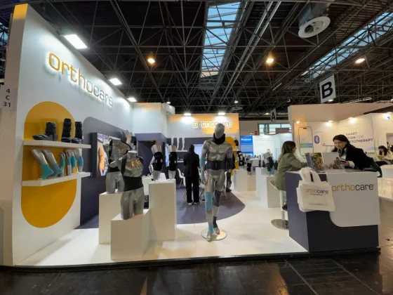 custom healthcare exhibition booth showcasing orthopedic product lines